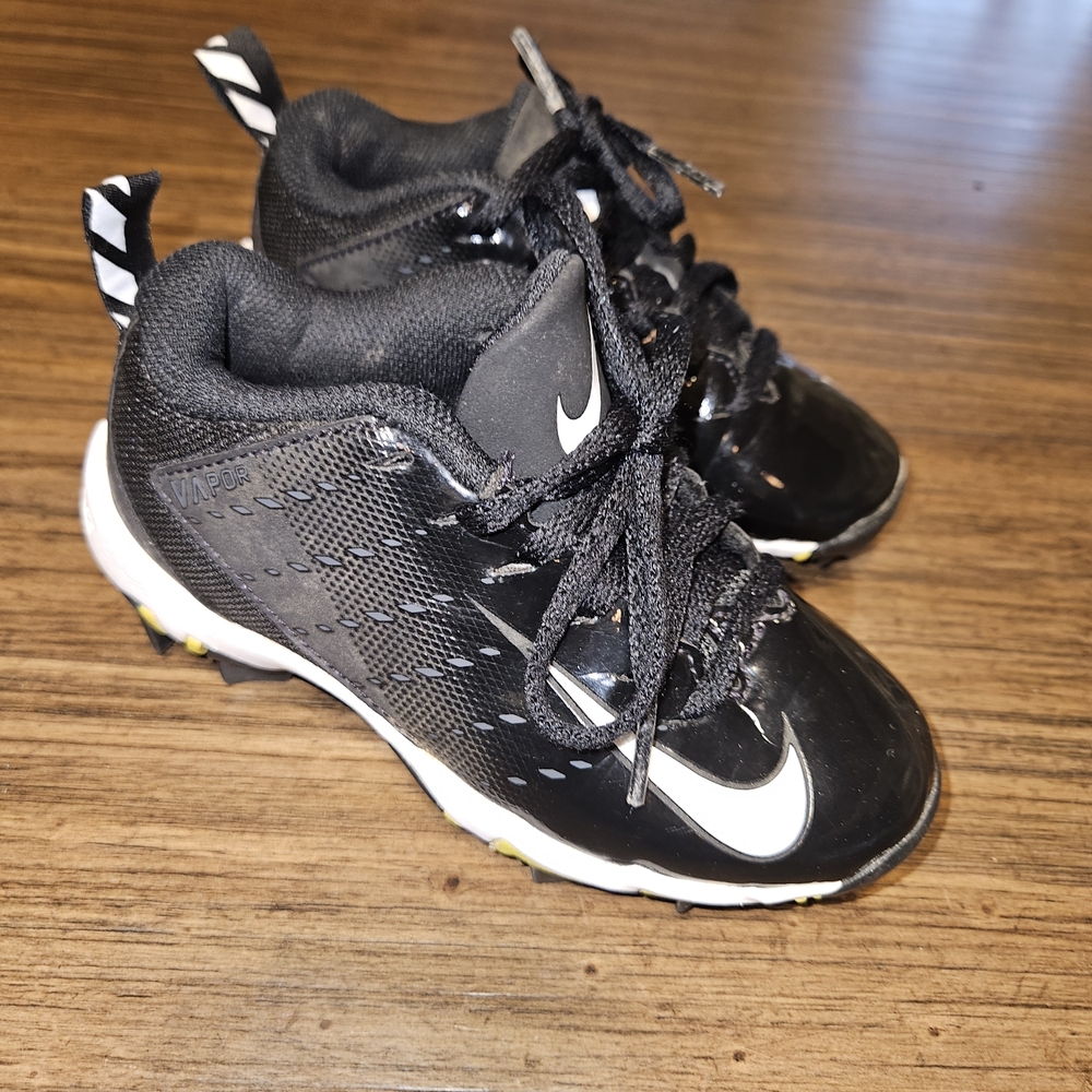 Nike Kids Black and White Athletic Sneakers Kids 10C